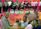 Berikan-Perhatian-Khusus-Kapolres-Lembata-Jadi-Orang-Tua-Asuh-Anak-Stunting-Lembata.