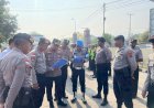 Wakapolres-Lembata-Didampingi-Propam-Lakukan-Pengecekan-Kehadiran-Personel-Saat-Apel-Pagi.
