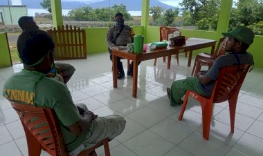 Posko-Covid-19-Desa-Babokerong-Tampak-Sepi,-Anggota-Bhabinkamtibmas-Himbau-Petugas-Posko-Tetap-Semangat