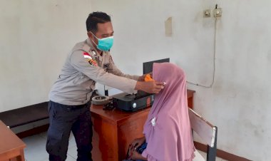 Cegah-Covid-19,Kanit-SPKT-III-Bripka-Muhamad-Zulfan-Berbagi-Masker-Gratis
