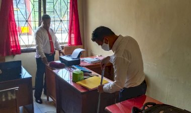 Antisipasi-Virus-Corona,-Polres-Lembata-Bersih-Bersih-Lingkungan-Mako,-Ruang-Dinas-dan-Pelayanan