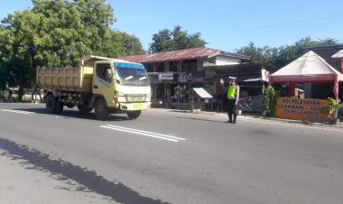 Di-TENGAH-PENDEMI-COVID-19,-SATLANTAS-POLRES-LEMBATA-TETAP-GATUR-PAGI