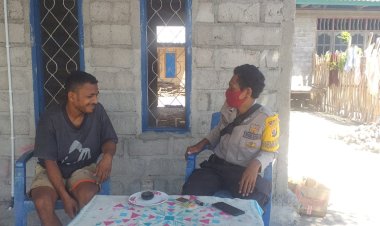 DITENGAH-PANDEMI-COVID-19,BHABINKAMTIBMAS-MENSOSIALISASI-KARHUTLA-DI-DESA-BINAAN