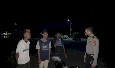 Gelar-Patroli-Malam,-Polsek-Nuba-Himbau-Warga-Yang-Sedang-Nongkrong-Bubar,-Cegah-Penyebaran-Covid-19