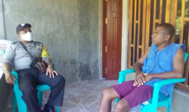 Anggota-Bhabikamtibmas-Sampaikan-Himbauan-Cegah-Covid-19-Dan-Karhutla