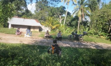 Bhabinkamtibmas-Sambang-Warga-Desa-Serta-Sampaikan-Himbauan-Covid-19