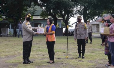 Bhayangkari-Cabang-Polres-Lembata-memberikan-bantuan-100-paket-kesehatan-Kepada-Anggota-Polres-Lembata