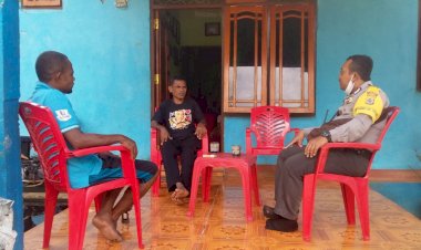 Bhabinkamtibmas-Desa-Bakalerek-Kec.-Nubatukan-Kab.-Lembata-Sambang-Tokoh,-serap-aspirasi-dan-Cegah-Covid-19