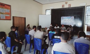 Humas-Polres-Lembata-Lakukan-Sosialisasi-Polisi-Sebagai-Penggerak-Revolusi-Mental-Dan-Pelopor-Tertib-Sosial-Di-Ruang-Publik-Kepada-Seluruh-Personel-Polres-Lembata