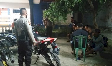 Tekan-Penyebaran-Virus-Covid-19-Sat-Sabhara-Yang-Dipimpin-Oleh-Bripka-Yan-S.-T.-Borel-Rutin-Lakukan-Patroli.