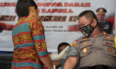 Jelang-Hari-Bhayangkara-ke-74,-Polres-Lembata-beserta-Ibu-Bhayangkari-Gelar-Bakti-Sosial-Donor-Darah