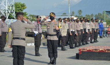 Peringati-Hari-Bhayangkara-Ke-74,-Polres-Lembata-Gelar-Upacara-Tabur-Bunga-Di-Laut-Lewoleba