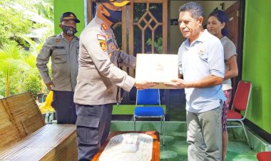 Anjangsana-Kapolres-Lembata-beserta-jajaran-Berikan-Bouquet-Bunga-Kepada-Purnawirawan-Di-Lembata