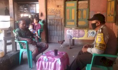 Sambang-Kamtibmas,-Bripka-Andrian-M.-Sinaga-Sosialisasi-Ke-Warga-Desa-Binaannya-Tentang-New-Normal.