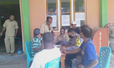 Sambang-Desa,-Bhabinkamtibmas-Sampaikan-Pemahaman-Era-New-Normal.