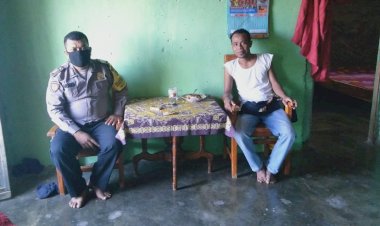 Bhabinkamtibmas-Desa-Roho-Sambang-di-Desa-Binaan-Sampaikan-Pesan-Kamtibmas-dan-Sosialisasi-New-Normal
