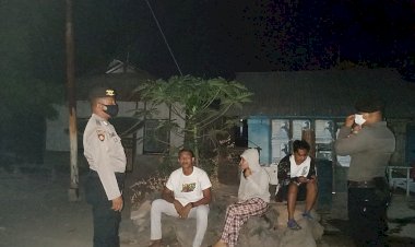 Kanit-II-Dalmas-Pimpin-Anggota-Sat-Sabhara-Polres-Lembata-Lakukan-Patroli-Dialogis