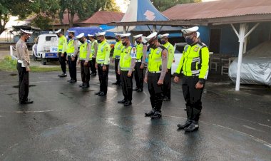 Hadapi-Era-“Adaptasi-Kebiasaan-Baru”,-Sat-Lantas-Polres-Lembata-Laksanakan-Giat-Strong-Point-Pagi-Guna-Berikan-Kenyamanan-Masyarakat-Di-Jalan-Raya