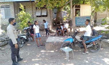 Bhabinkamtibmas-Desa-Kalikur-Himbau-Warganya-Untuk-Selalu-Mengedepankan-Protocol-Kesehatan-Di-Era-“Adapatasi-Kebiasaan-Baru”.