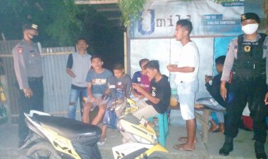Tekan-Penyebaran-Covid-19-Di-Era-Adaptasi-Kebiasaan-Baru,-Sat-Sabhara-Yang-Dipimpin-Oleh-Bripka-Yan-S.-T.-Borel-Rutin-Lakukan-Patroli.