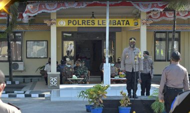 Wakil-Kepala-Kepolisian-Resor-Lembata-Kompol-Johanis-Christian-Tanauw-Pimpin-Apel-Gelar-Pasukan-Operasi-'Patuh-Turangga---2020-Polres-Lembata.