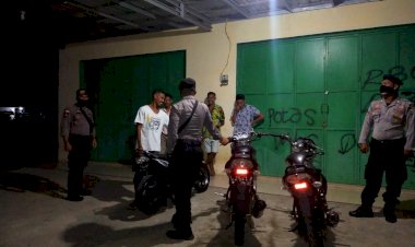 Patroli-Sat-Sabhara-Polres-Lembata,-Dipimpin-Bripka-Eko-Prasetyo-Terus-Sosialisasikan-Era-Adaptasi-Kebiasaan-Baru-Kepada-Warga.