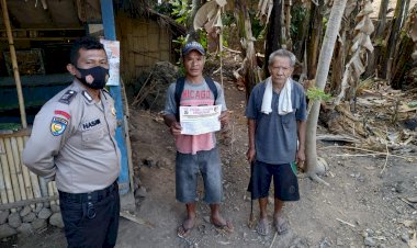 Brigpol-Muhammad-Sambang-Kamtibmas,-Terus-Sosialisasi-KARHUTLA-Dan-Era-Adaptasi-Kebiasaan-Baru-Ke-Warga-Desa-Binaannya.