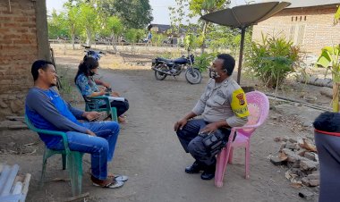 Antisipasi-Kebakaran-Hutan-Dan-Lahan,-Bhabinkamtibmas-Desa-Atakowa-Bripka-Merdison-Paut-Gencarkan-Sosialisasi-Karhutla