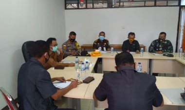 Kapolres-Lembata-Hadiri-Rapat-Forkopimda-terkait-Penanganan-dan-Pencegahan-wabah-Virus-Corona-(Covid-19)-di-Kab.-Lembata.-- 