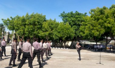 Tingkatkan-Imunitas-Dan-Ketangkasan-Personil-Sat-Sabhara-Polres-Lembata-Lakukan-Latihan-Beladiri.