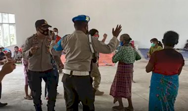 SALAH-SATU-TRAUAMA-HEALING-DARI-ANGGOTA-POLRES-LEMBATA-UNTUK-PARA-KORBAN-ERUPSI-GUNUNG-ILE-LEWOTOLOK