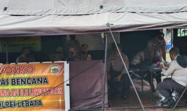 Kapolres-Lembata-melakukan-pengecekan-serta-pemantauan-di-setiap-posko-pengamanan-Polri-Pasca-Erupsi-Gunung-Ile-Lewotolok