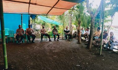 BHABINKAMTIBMAS-KEC.-WULANDONI-BRIPKA-JIMMY-KASEH-SAMBANGI-RUMAH-DUKA-BPK.-YOSEP-BEDA-NAREK