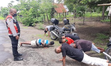 Bhabinkamtibmas-Kec.-Ile-Ape-Timur-Tindak-Remaja-Yang-Tidak-Menggunakan-Masker