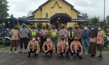 KAPOLRES-LEMBATA-LAKUKAN-PENGECEKAN-PERSONIL-DALAM-PENGAMANAN-IBADAH/KEBAKHTIAN-DI-GEREJA-GERAJA-YANG-BERADA-DI-KOTA-LEWOLEBA