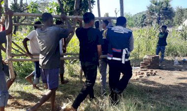 Bhabinkamtibmas-Desa-Lamaau-Kecamatan-Ile-Ape-Timur-Kabupaten-Lembata--Aipda-Maxsi-Y.-Siokai-melakukan-monitoring-di-Desa-Binaannya