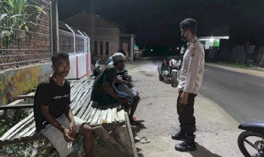 Patroli-Dialogis-Malam-Hari,-Ini-Yang-Dilakukan-Anggota-Polsek-Nubatukan