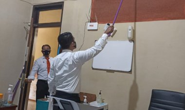 PERSONIL-SAT-RESKRIM-POLRES-LEMBATA-LAKSANAKAN-GIAT-BERSIH-BERSIH-RUANGAN-KERJA