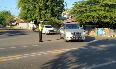 Pelayanan-Prima,-Giat-Rutin-Gatur-Pagi-Sat-Lantas-Polres-Lembata