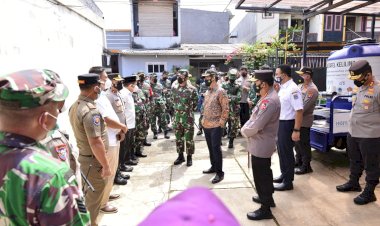 Sidak-PPKM-Mikro-Ulujami,-Kapolri-Minta-Pengawasan-Ketat-ke-Warga-yang-Isoman