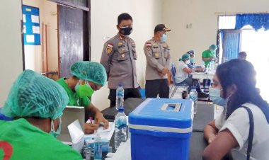Kapolres-Lembata-Monitoring-Pelaksanaan-Vaksinasi-Massal-Tahap-II-Di-Kecamatan-Nubatukan.