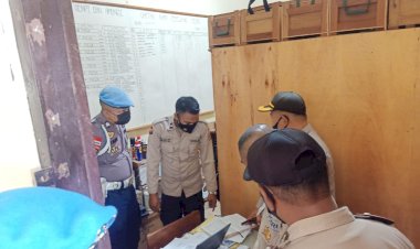 Waka-Polres-Lembata-Lakukan-Pemeriksaan-Senpi-beserta-Amunisi-dan-Dokumen-Pemegang-Senpi-di-Polres-Lembata.