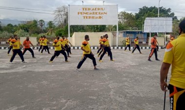 Tingkatkan-Kemampuan-Individu-Personil-Polres-Lembata-Lakukan-Latihan-Beladiri-Polri.