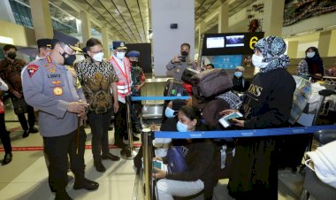 Tinjau-Bandara-Soetta-H-1-Natal,-Kapolri-Minta-Pengawasan-Ketat-Masa-Karantina-PPI