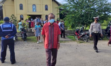 Pengamanan-Missa-Ke-II-KBO-Lantas-Himbau-Warga-Agar-Selalu-Gunakan-Masker.