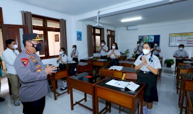 Pelajar-Senang-Bisa-Belajar-Tatap-Muka,-Kapolri:-Fokus-Gapai-Cita-Cita-Agar-Jadi-Kebanggaan-Keluarga