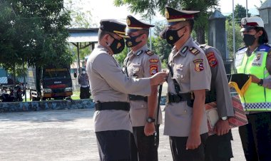 Kapolres-Lembata-AKBP-Dwi-Handono-Prasanto,-S.I.K,-Pimpin-Sertijab-Kasat-Lantas-Polres-Lembata.