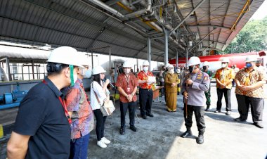 Jelang-Ramadan,-Kapolri-Instruksikan-Kapolda-Cek-Setiap-Hari-Ketersediaan-Minyak-Goreng-di-Pasar