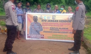 Penanggulangan-Covid-19,-Kapospol-Atadei-Bagikan-Masker-Dan-Berikan-Himbauan.