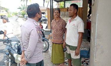 Lakukan-Patroli-Dialogis-Kanit-Samapta-Polsek-Omesuri-Bripka-Leonardus-Ajak-Warga-Jaga-Kamtibmas